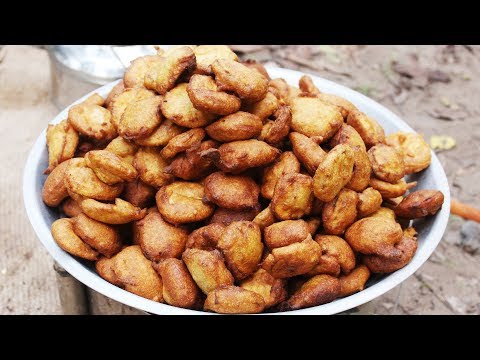 Raw Banana Bajji || Raw Banana Bajji Recipe || అరటికాయ బజ్జి తయారీ || Myna Street Food