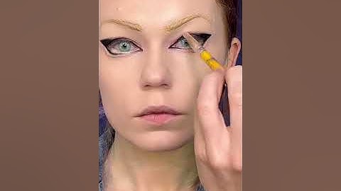 Realistic Android 18 Cosplay from Dragon Ball Tutorial