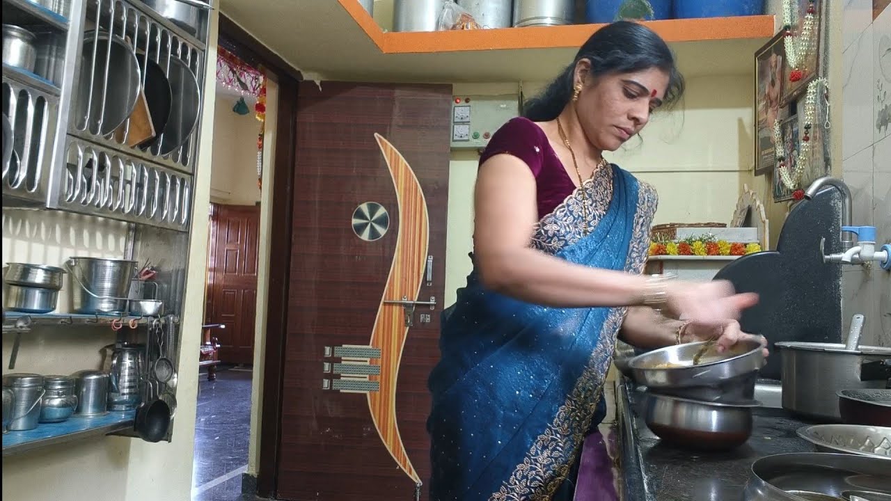 बायकांचा🤷असंच असतं ना कधीच🙂‍↔️गरम खायला प्यायला भेटत नाही 🙂‍↔️ सगळ्यांना देऊन 😱उरलेला आपला