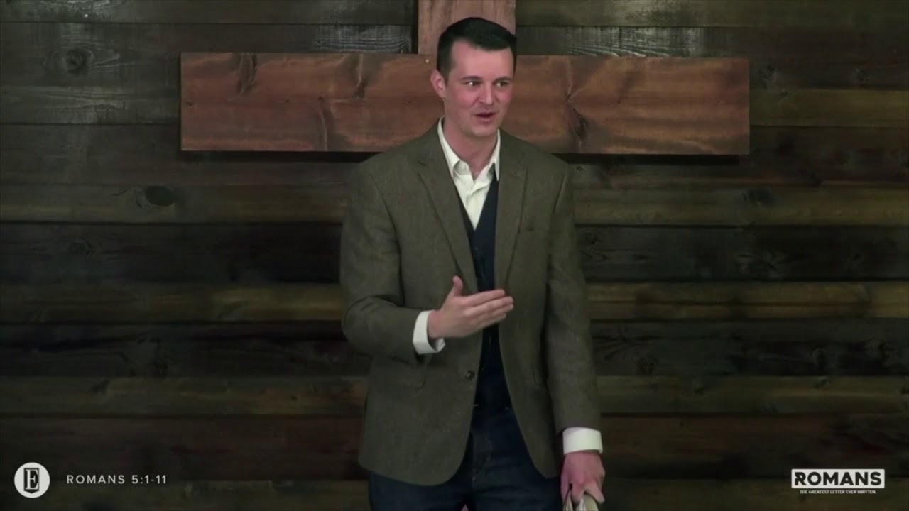 Римлянам 5:4 — Терпение производит характер, характер — надежду, а надежда не постыжает.