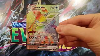 Pulling Rainbow Glaceon VMAX - 208/203 - Hyper Rare Evolving Skies Pokemon TCG Pulling Rainbow Glaceon VMAX - 208/203 - Hyper Rare Evolving Skies Pokemon TCG