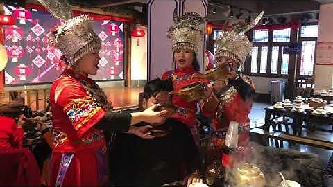 Người Miêu mời rượu Hồ Nam