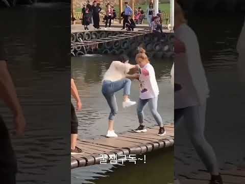 물에 빠질꺼 같애? #shorts