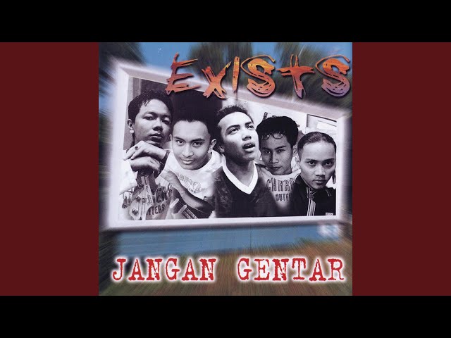 Mengintai Dari Tirai Kamar