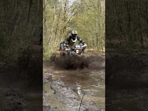 Kỹ thuật chạy qua đường bùn đất của anh ấy thật tuyệt vời ✅ #bmwmotorrad #r1250gs #gs #offroad #gsa