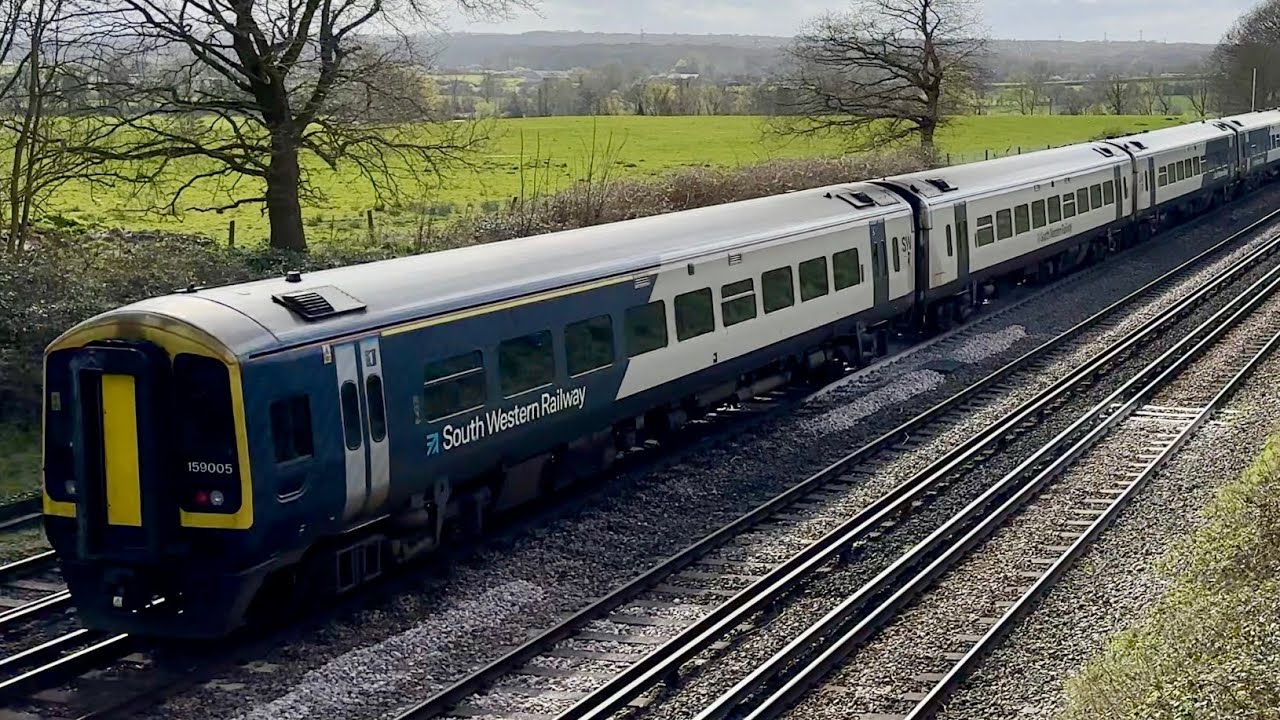 Swr Sprinter SWR Sprinters passing Potbridge, SWML | Boom Trainspots - YouTube