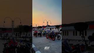 momen r15 di depan honda paling belakang