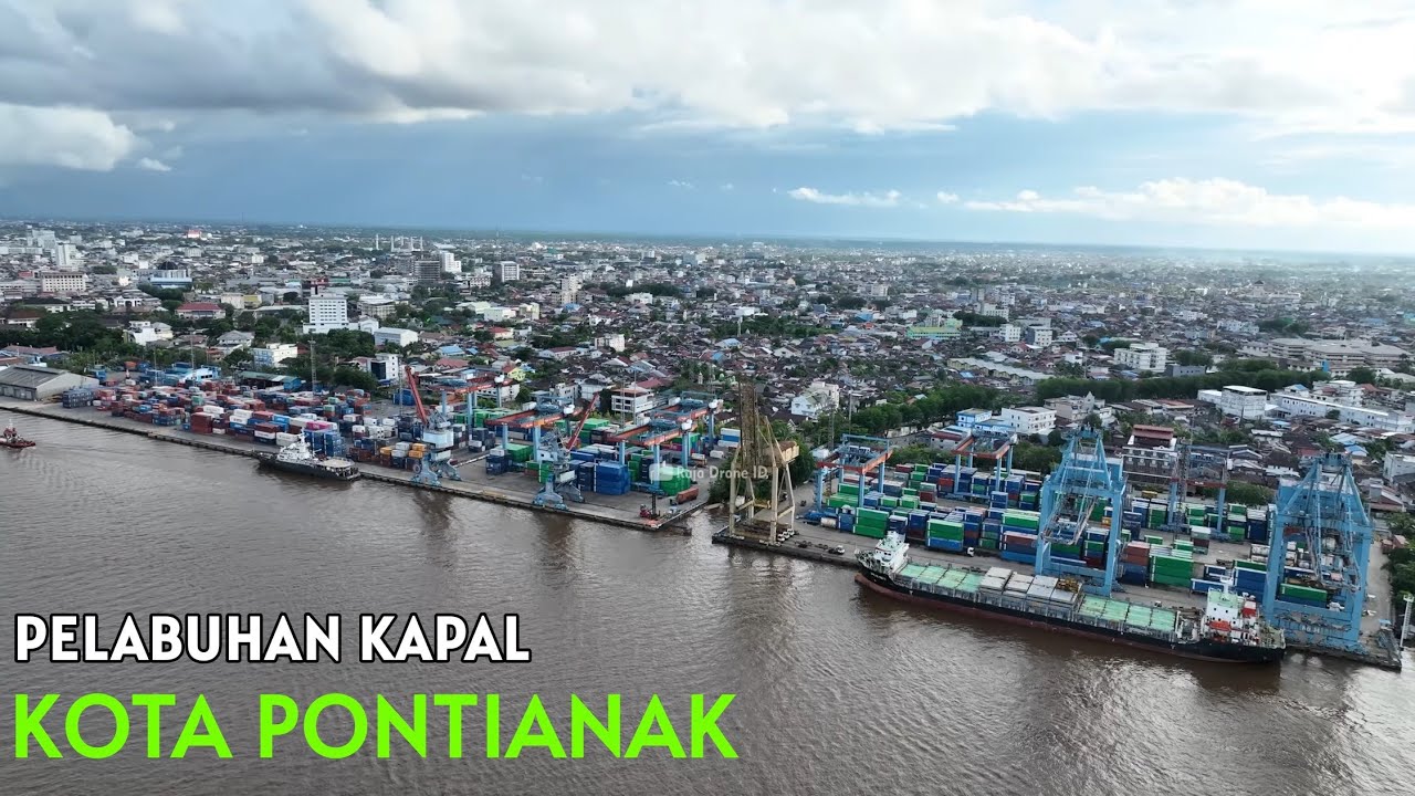 Pelabuhan Kapal di Kota Pontianak dilihat dari Udara dengan Drone 2025