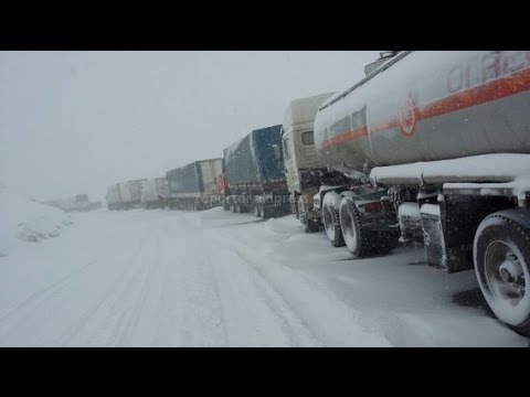 На перевале Тоо-Ашуу вновь образовалась пробка