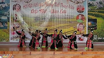 MÚA KHĂN ĐỘI VĂN NGHỆ BẢO TỒN VĂN HÓA DÂN TỘC THÁI BẢN CHAO THƯỢNG PHƯỜNG CẦU THIA BIỂU DIỄN