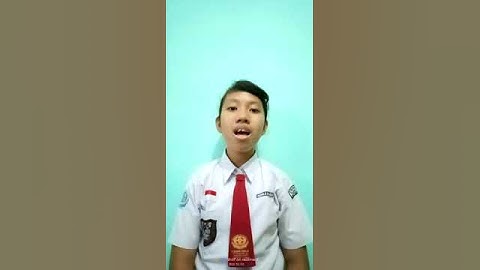 Menyanyikan lagu Satu Nusa Satu Bangsa
