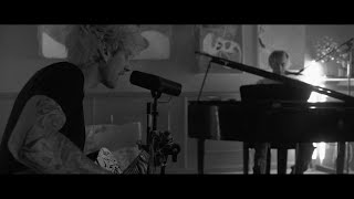 Смотреть клип Mod Sun - Stay Away Ft. Machine Gun Kelly (Official Video)