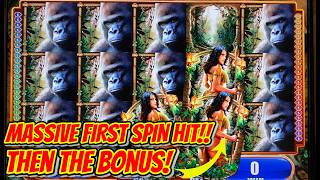 🦁FIRST SPIN MASSIVE HIT + BONUS INSANE WIN on Queen Of The Wild Slot!💥WMS Classic MAX BET Live Play