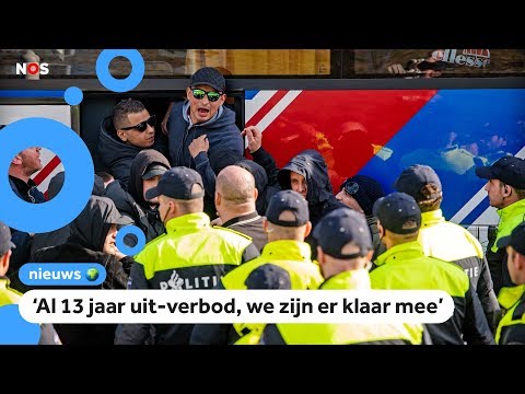 Ajax-fans demonstreren in Den Haag