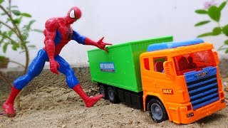 Spiderman protects cars from kidnapping trucks - A973M Toys for kids