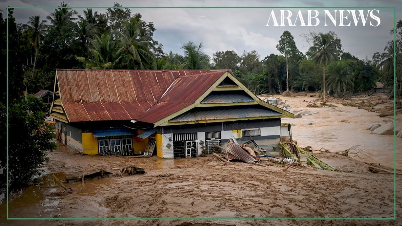 Indonesia flash floods leave several dead, houses buried - YouTube
