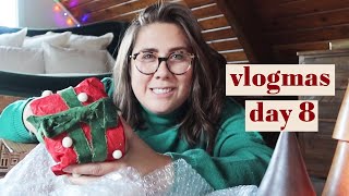 Wrapping presents. [vlogmas - day 8]