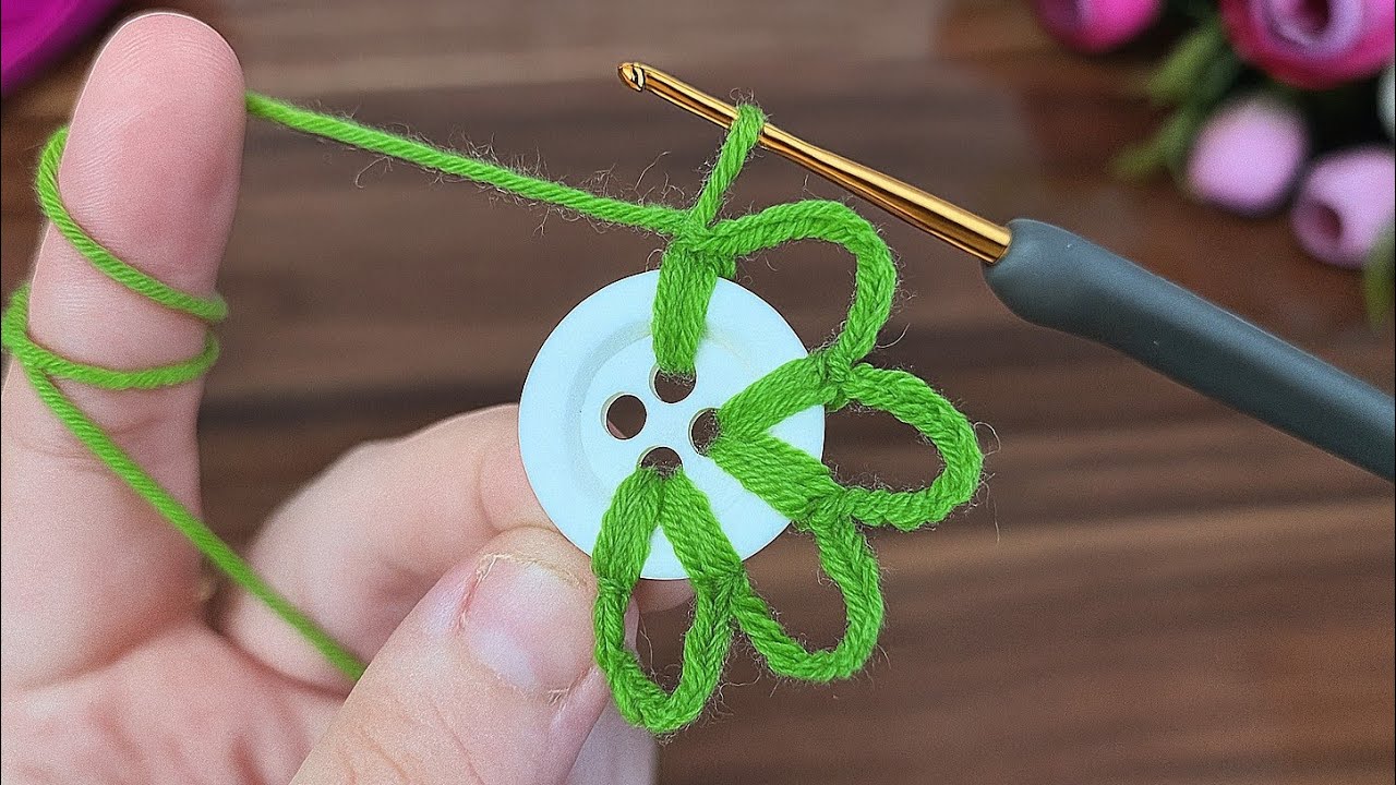 Wow!😱 I made 700 with BUTTONS in one day and I sold them all💰Very Easy Crochet Gift Charm Idea