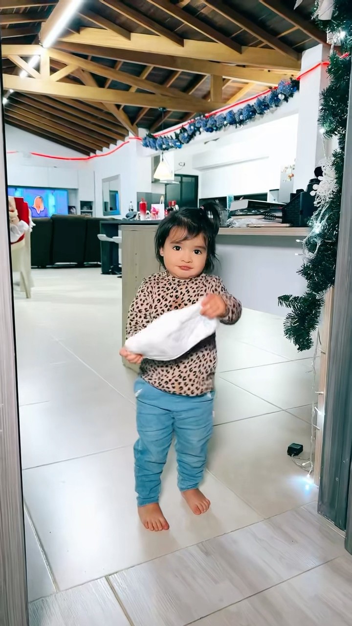 Cuando no quiero cambiarle el pañal a mi hija Isabella??