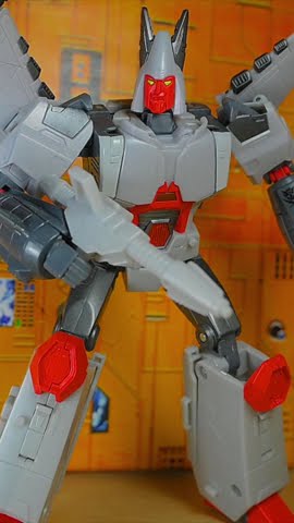 QUICK REVIEW: Transformers Generations Legacy United Star Raider Ferak