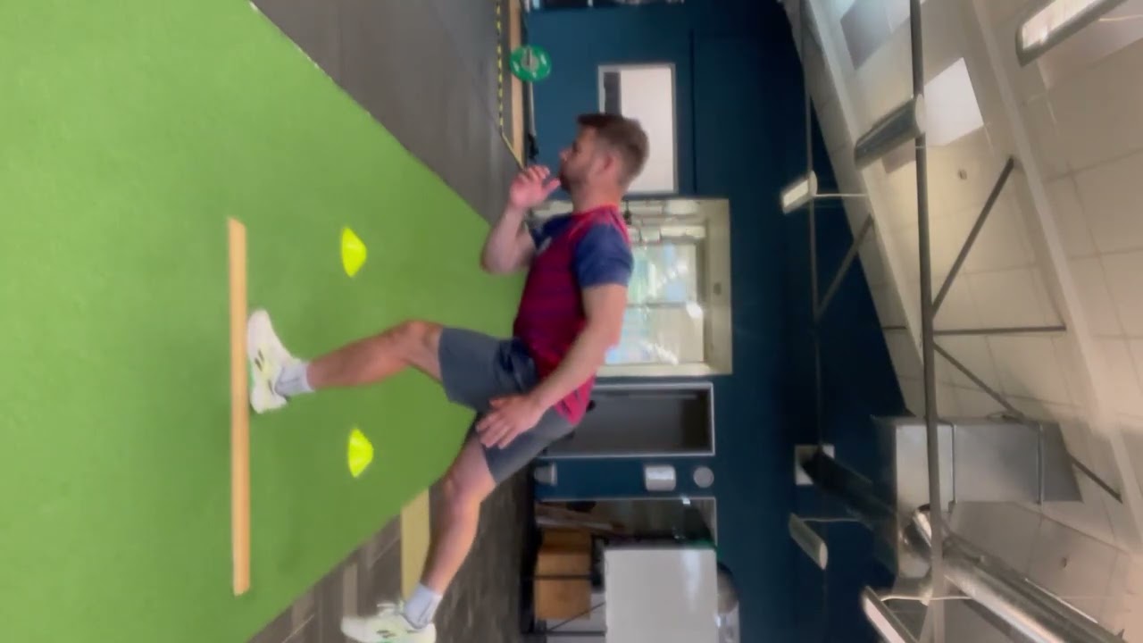 Single leg hinge isometric hold