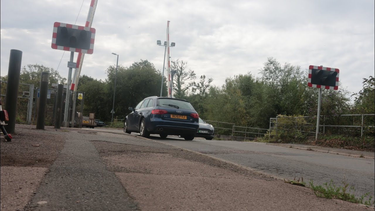 *faulty alarm fixed* Lydney Level Crossing Gloucestershire 