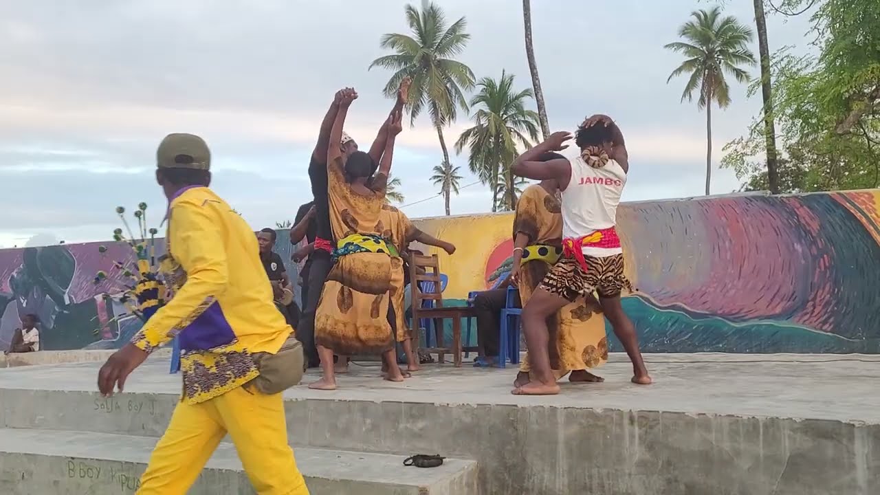 ZEMBWELA KIDUMBAKI - KARIBU WAGENI WETU (UMASAKA) WAKIWA JAMBIANI KATIKA UKUMBI WA MOVE ZANZIBAR