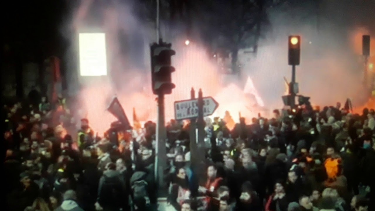 Paris sous le feu des projecteurs - YouTube