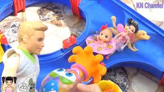 Thơ Nguyễn - Búp bê chơi con bạch tuột nước