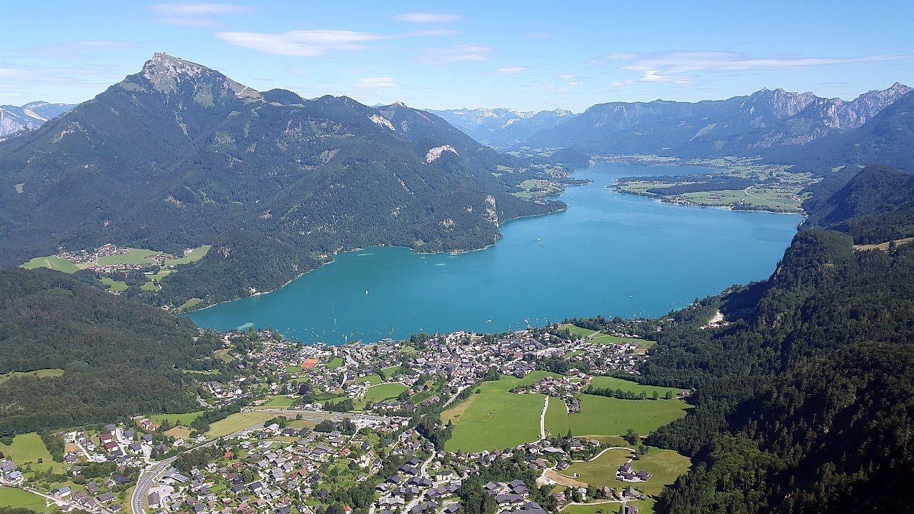 Gleitschirmflug über dem Wolfgangsee (2022)