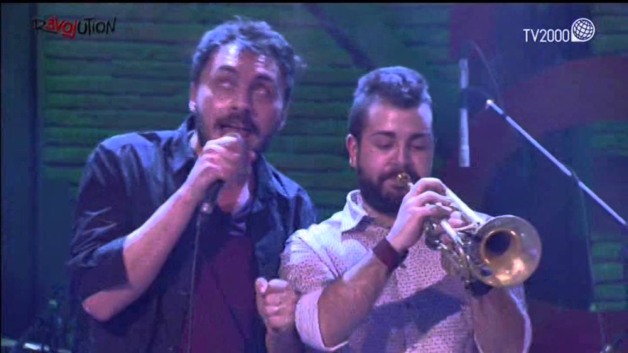 Revolution. Dada Circus canta ABC