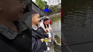 Anak ini punya ide bagus, mancing ikan gabus pakai umpan sosis #shortsvideo