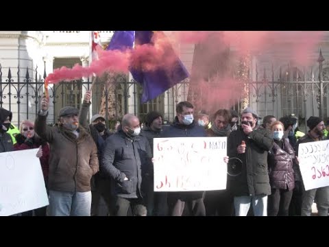 ხმაური  პრეზიდენტის რეზიდენციასთან - სალომე ზურაბიშვილს რუსული პოლიტიკის გატარებაში ადანაშაულებენ