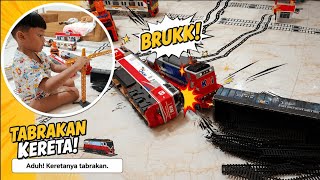 Bermain Drama Tabrakan Kereta CC205 Dengan Kereta CC206, Muatan Gerbong Malah Berserakan!