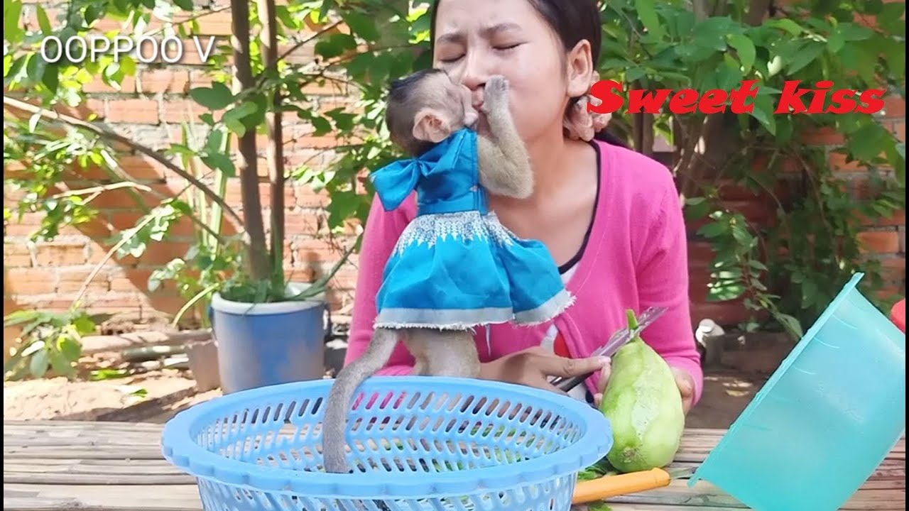 [Sweet Kiss Mom & Janny  ] Janny give sweet kiss to Mom / Janny Thank Mom for Take care  her