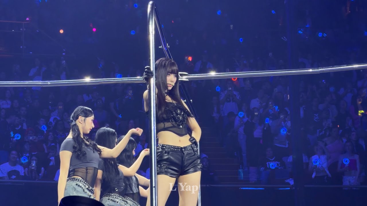 TWICE (TZUYU SOLO) - DIVE IN 4K Barricade Fancam @ 'This Is For