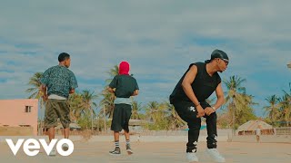 Starleezy Martins_-_Namaquetho_( Videoclipe_Officiel ) 4K