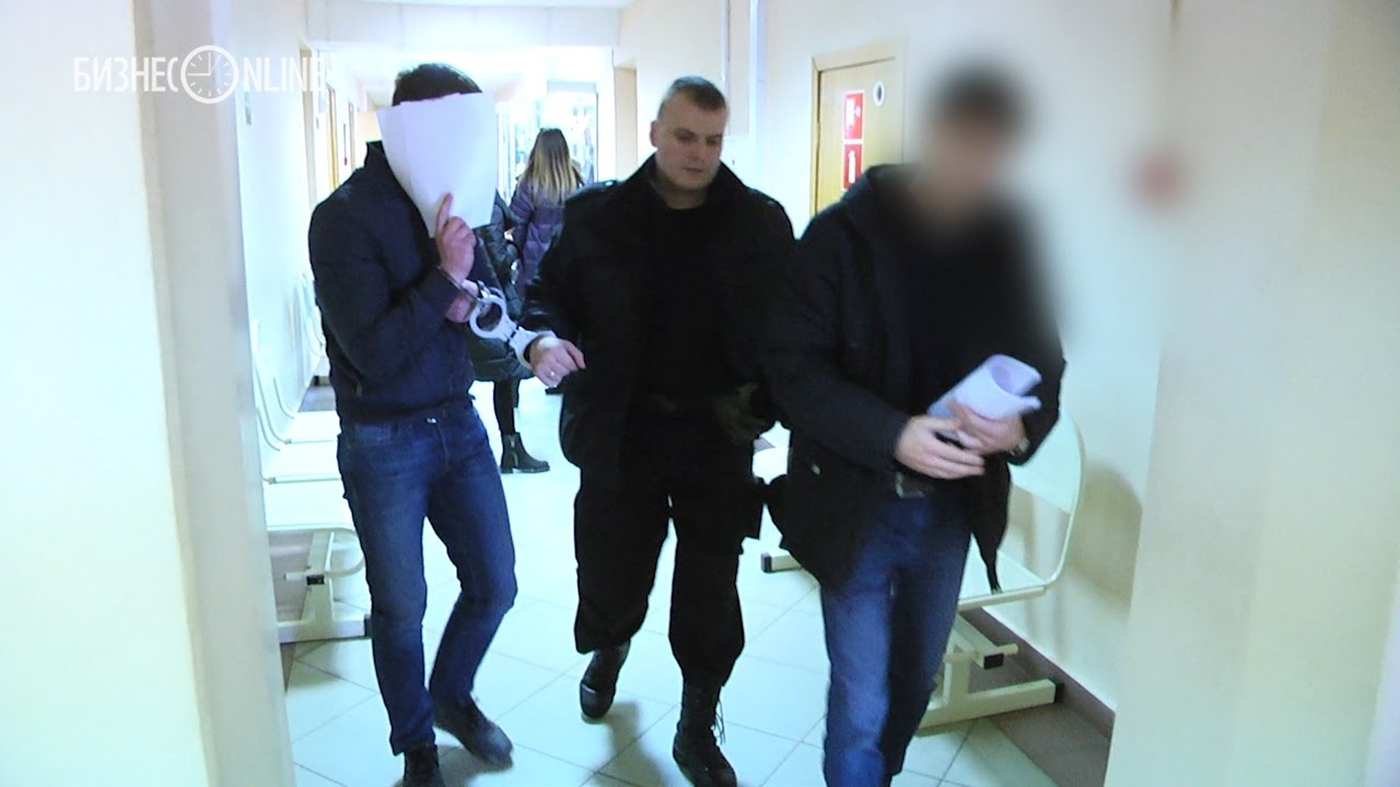 полицейский проверяет. архангельск черные риэлторы. вера шугаибова черный риэлтор. возвращение кровожадной полиции. возвращение кровожадной полиции.