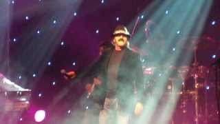 Haris Dzinovic - Ostaricu necu znati (Koncert Metropolis Arena - Skopje , 21.12.2013) Resimi