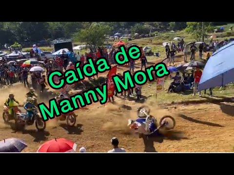 Caída de Manny Mora en la pista de motocross del pino