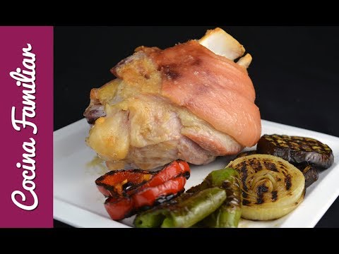 Codillo de cerdo asado con verduras a la plancha | Recetas caseras de Javier Romero paso a paso