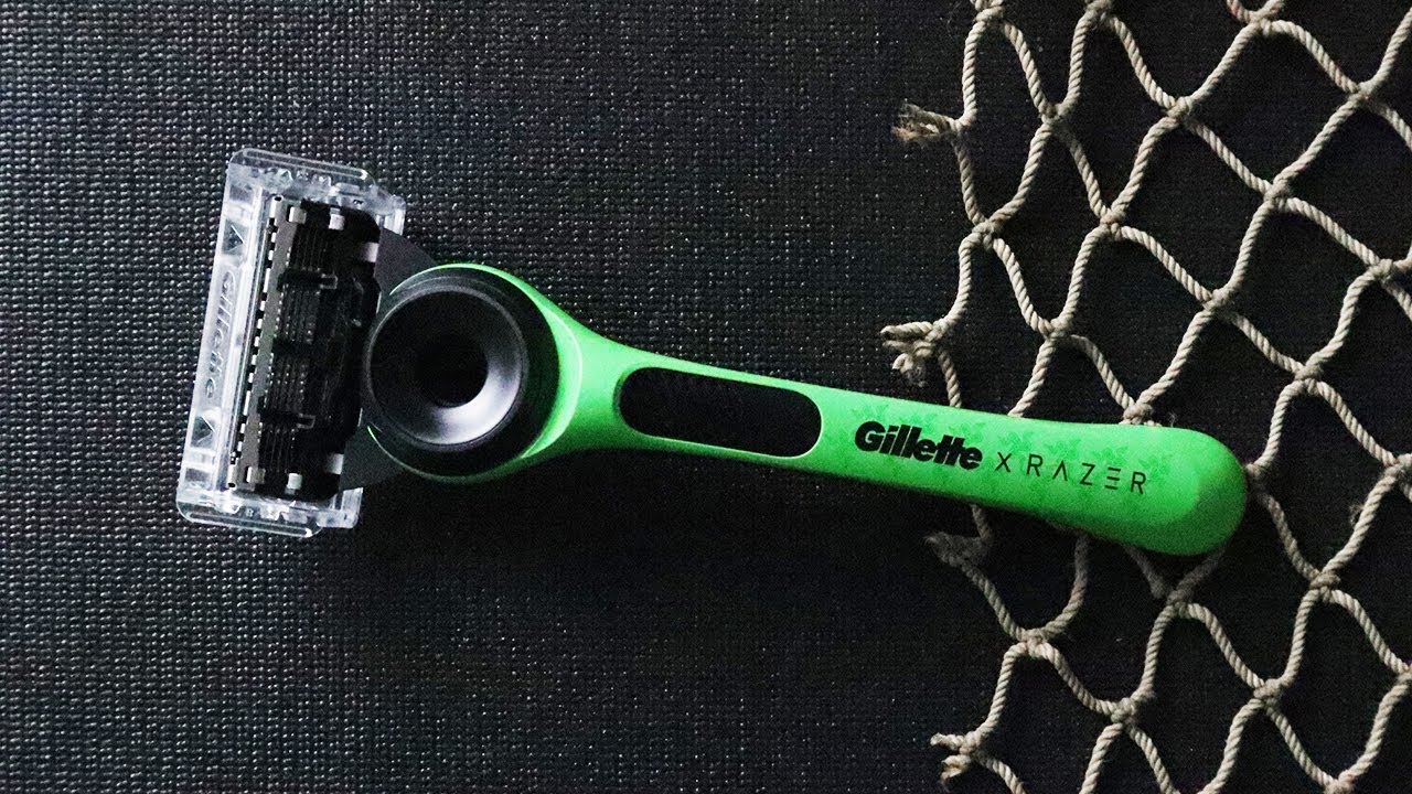 Unboxing The RAZER Razor - YouTube