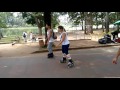 Parque Ibirapuera, andando de patins, em São Paulo capital.