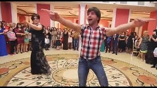Лезгинка 2018. Чеченский здоровяк и хрупкая девушка танцуют лезгинку Лезгинка 2018. Чеченский здоровяк и хрупкая девушка танцуют лезгинку