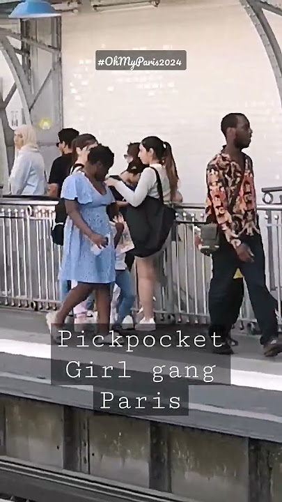 Paris Pickpocket girl gang waiting for victims #OhmyParis2024