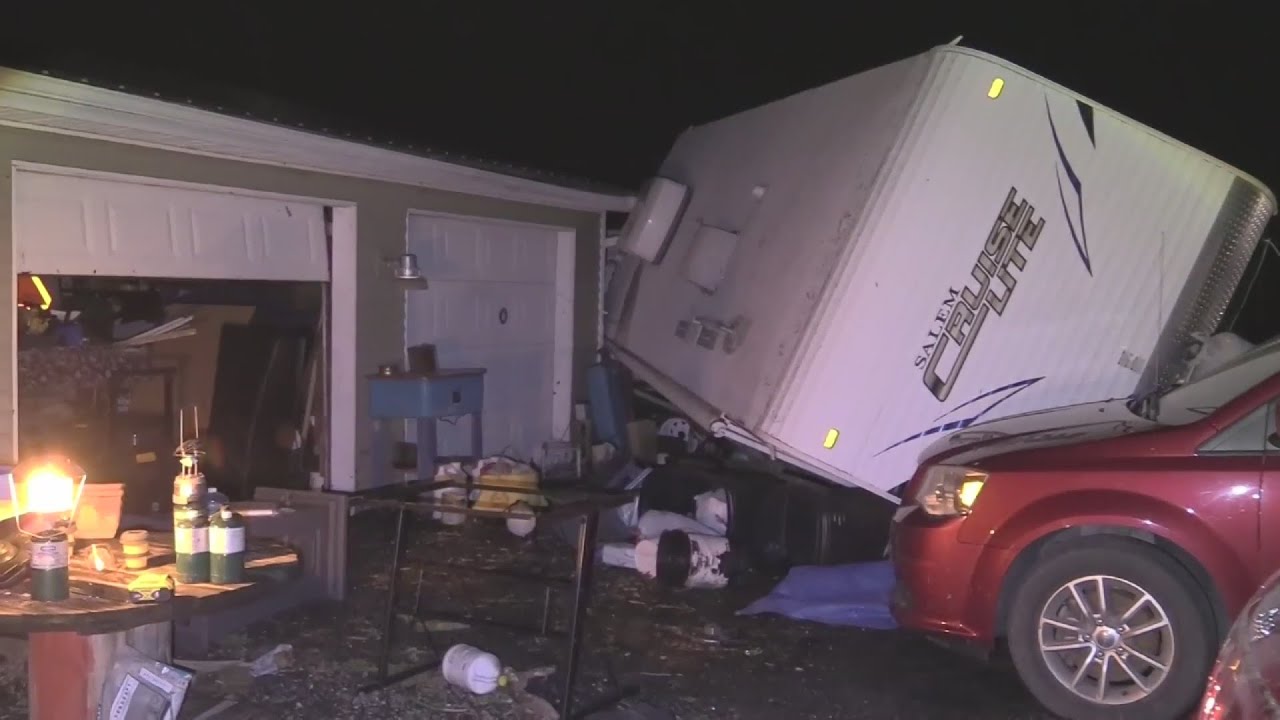 Tornado damages Bryant, Illinois, 30 miles east of Peoria YouTube