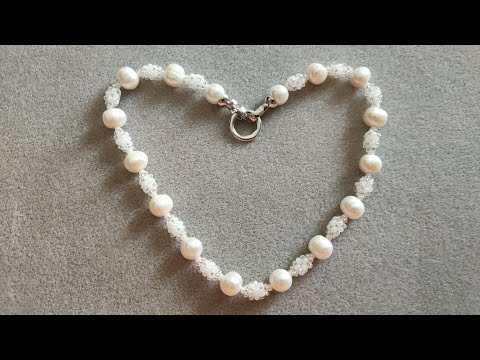 Короткие бусы из