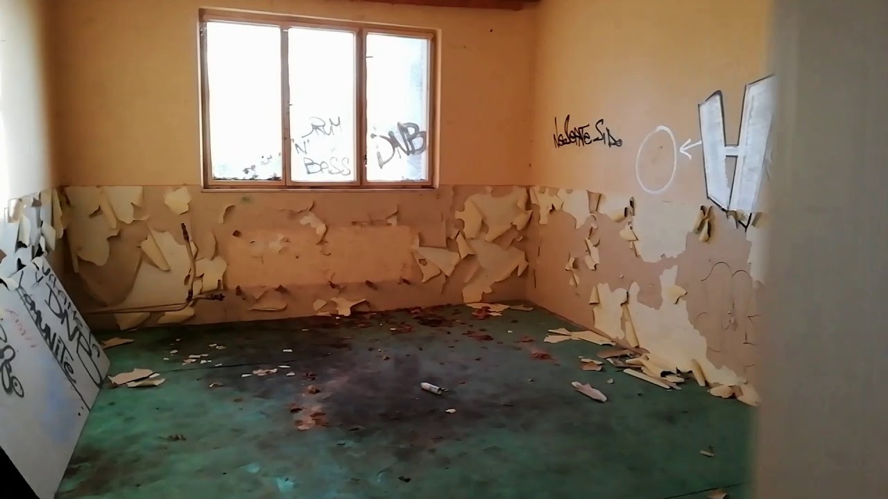 SLOVAK URBEX LEVICE, opustená škôlka a zničený amfiteáter v Leviciach.📽️