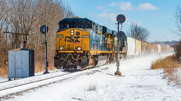 CSX D705 Kicks up the Snow and Splits Classic C&O Searchlight Signals