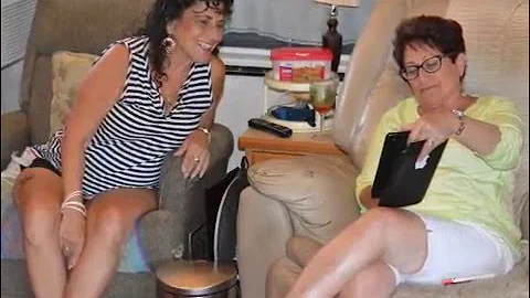 Sisters Melinda and Sondra
